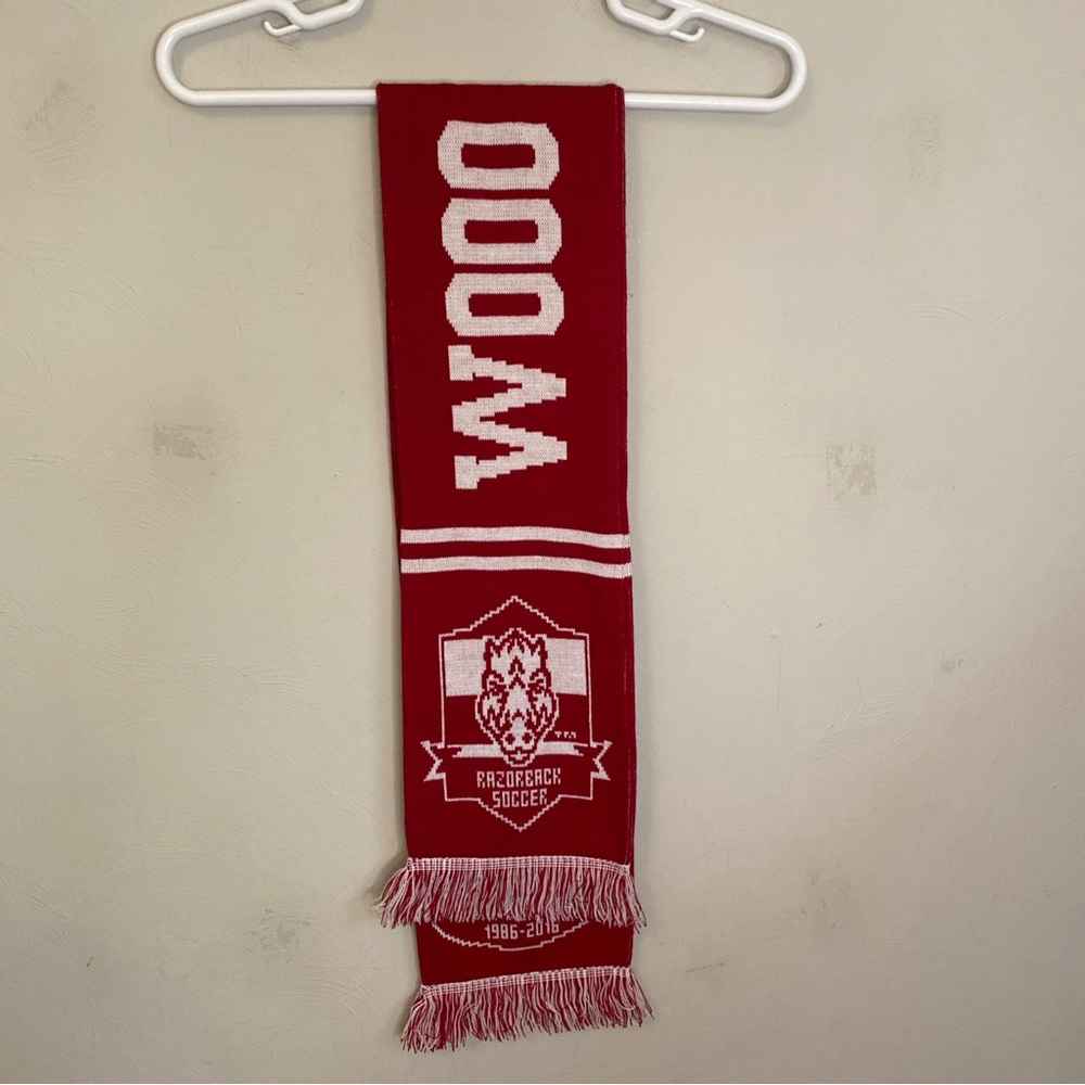 Red Razorback Soccer Scarf 1996-2016 - Picture 2 of 13